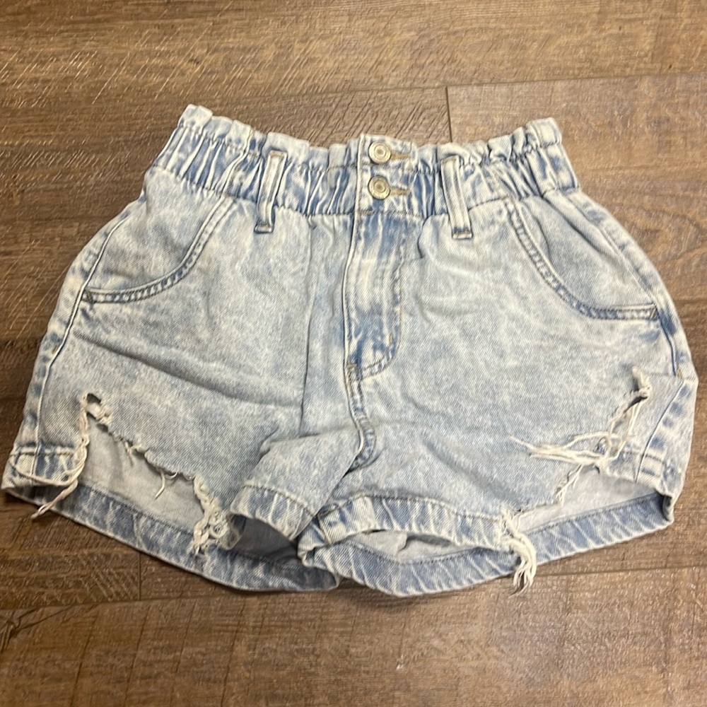 High rise light washed Jean shorts size 3/26